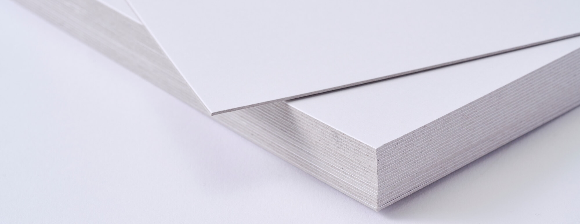 高い白色度の古紙